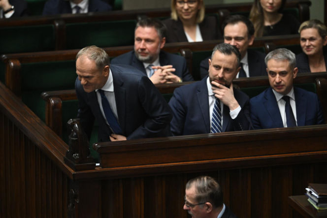 Sikroski bez hamulców do Macierewicza: Antek świrze!