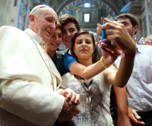 Papiez Franciszek słit focia