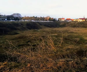 Wielki krater na Pogodnie