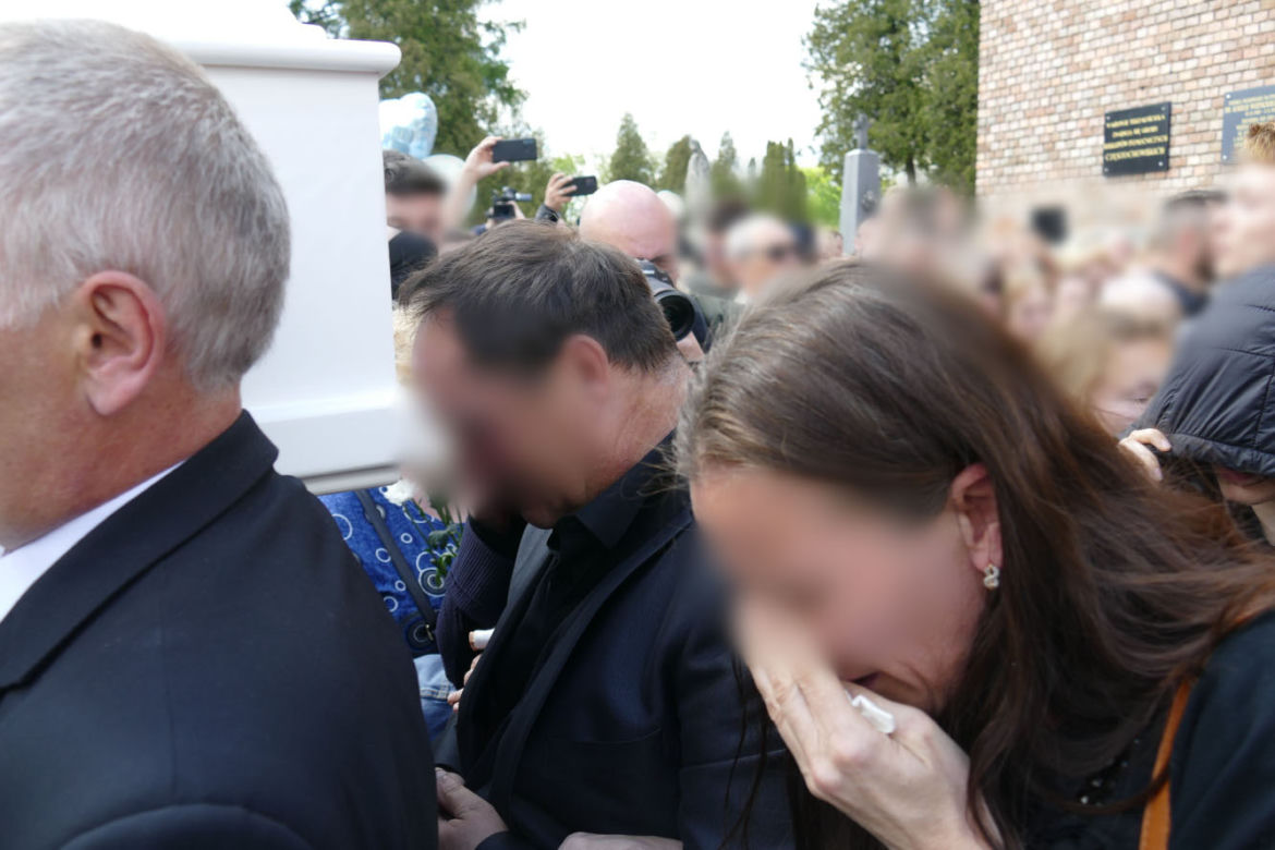 Rozpacz zwykłych ludzi nad grobem Kamilka. To poruszające obrazki