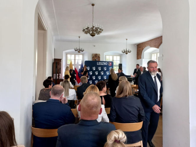 Dwadzieścioro młodych zdolnych. W Lesznie wręczono Laury Oświaty