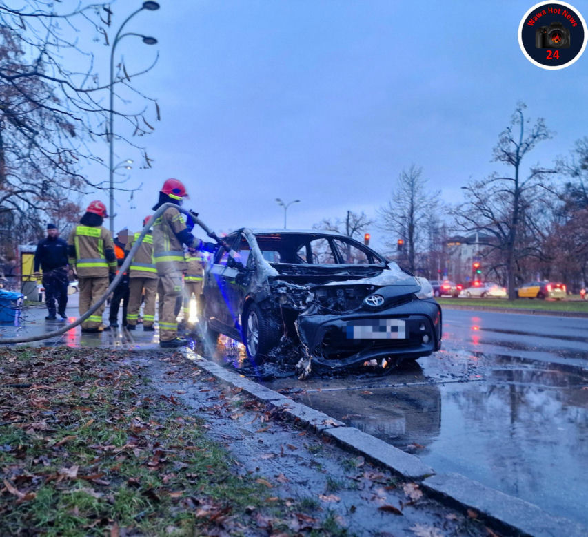 Toyota nagle stanęła w ogniu. W środku rodzina z dziećmi!