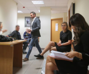 Weronika Rosati w sądzie z  Robertem Śmigielskim 