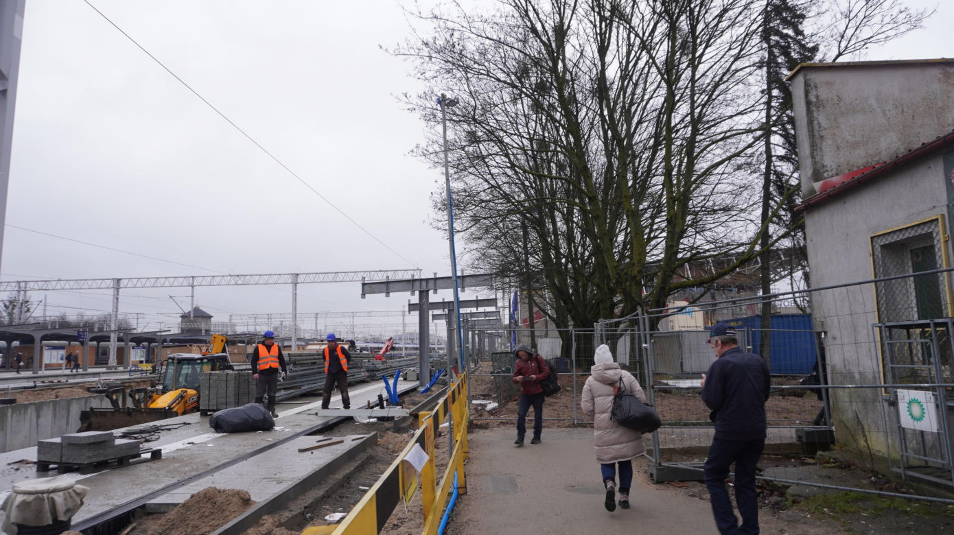Postępują prace nad konstrukcją budynku Dworca Głównego w Olsztynie. Perony niemal na ukończeniu [ZDJĘCIA]