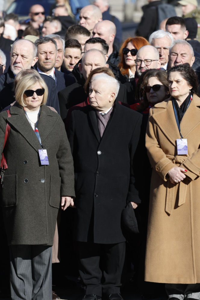 Rocznica katastrofy smoleńskiej. Prezydent Nawrocki uczcił pamięć zmarłych