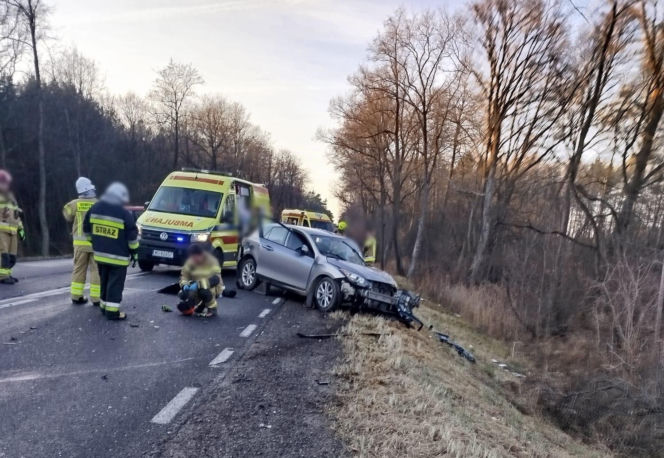 Karambol pod Wyszkowem! Cztery auta rozbite, droga zablokowana