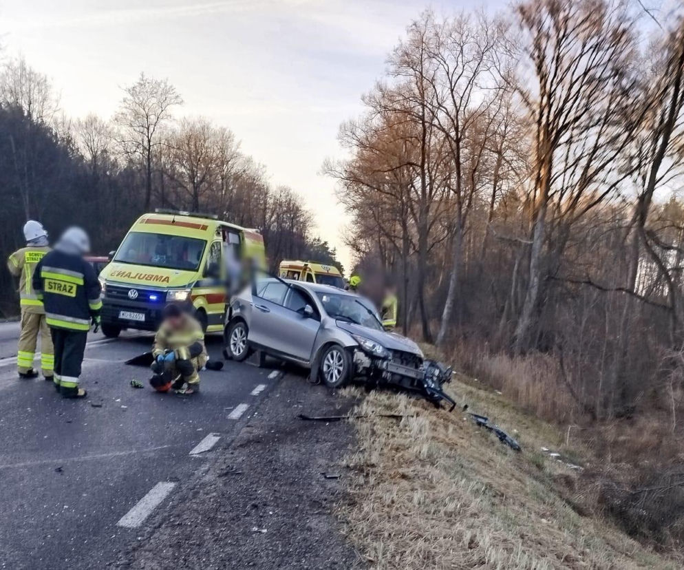 Karambol pod Wyszkowem! Cztery auta rozbite, droga zablokowana