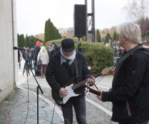 Pogrzeb Piotra Szczęsnego, który podpalił się pod Pałacem Kultury w Warszawie