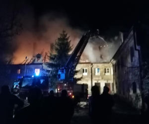 Groźny pożar nieopodal klasztoru w Lubiążu