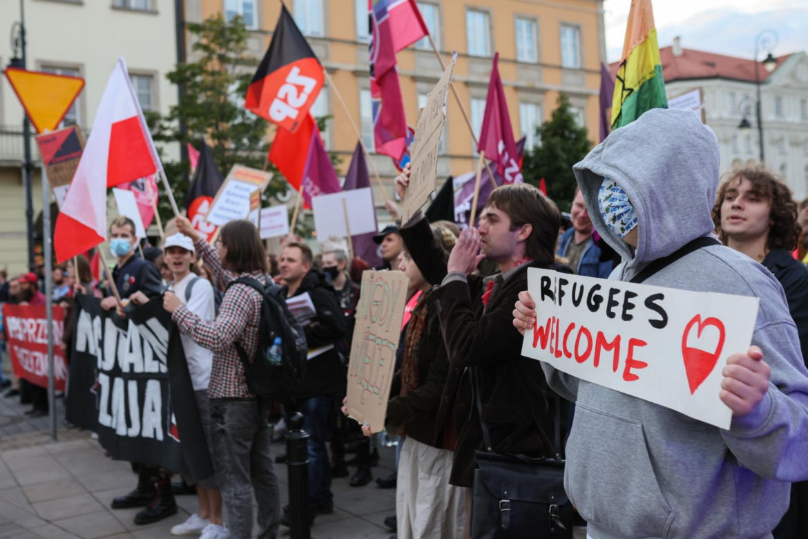 W Warszawie odbył się antyimigrancki marsz i kontrmanifestacja. Pojawiło się kilka tysięcy osób