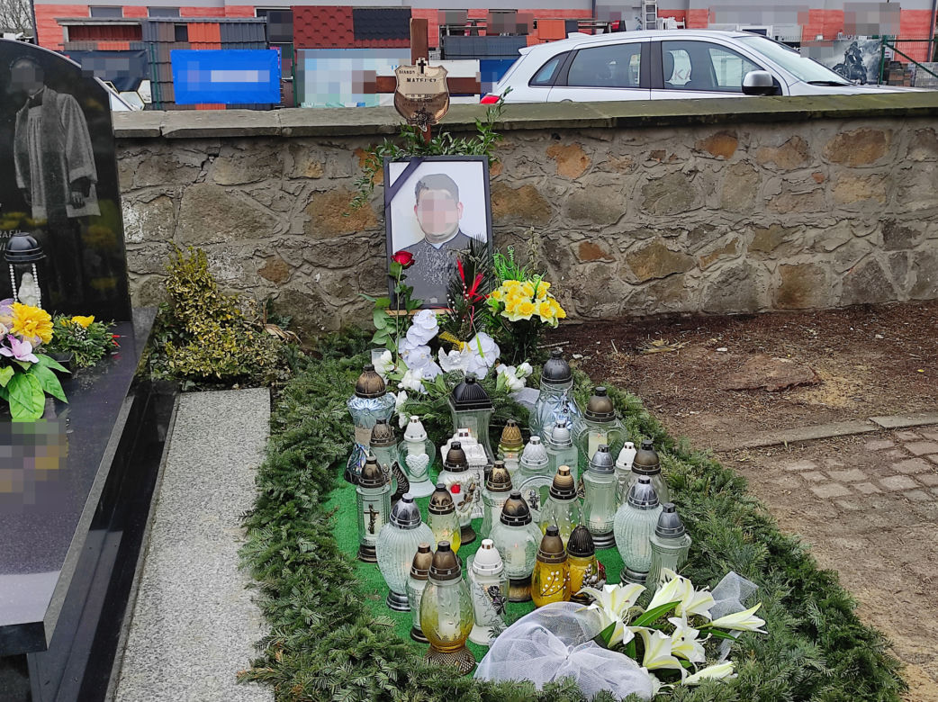 Wzruszający gest parafian przy grobie zamordowanego diakona Mateusza. Serce pęka 