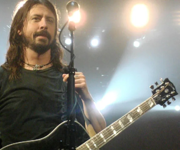 Pierwsza płyta Foo Fighters powstała niemal bez zespołu. Dave Grohl nagrał prawie wszystko sam