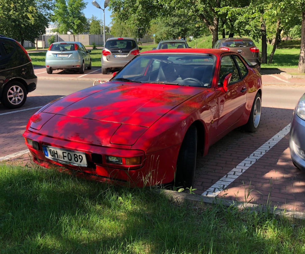 Porsche 944 
