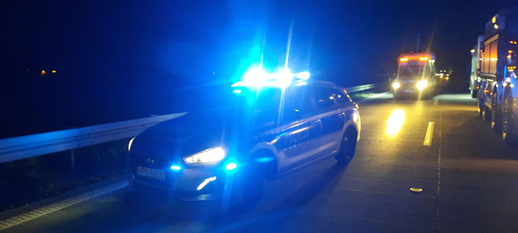 Bus wbił się w ciężarówkę na autostradzie 