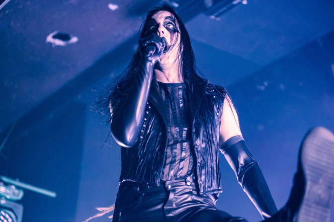 Skrupulatnie wyreżyserowany groteskowy spektakl okraszony nutą surrealizmu – Avatar zawładną Warszawą [RELACJA]