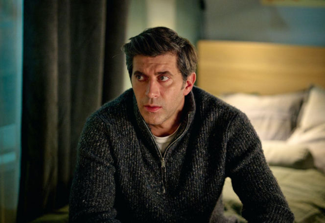 "Na Wspólnej", odcinek 4171: Kariera Mariusza wisi na włosku. Mężczyzna ucieka w alkohol i odsuwa się od Oli