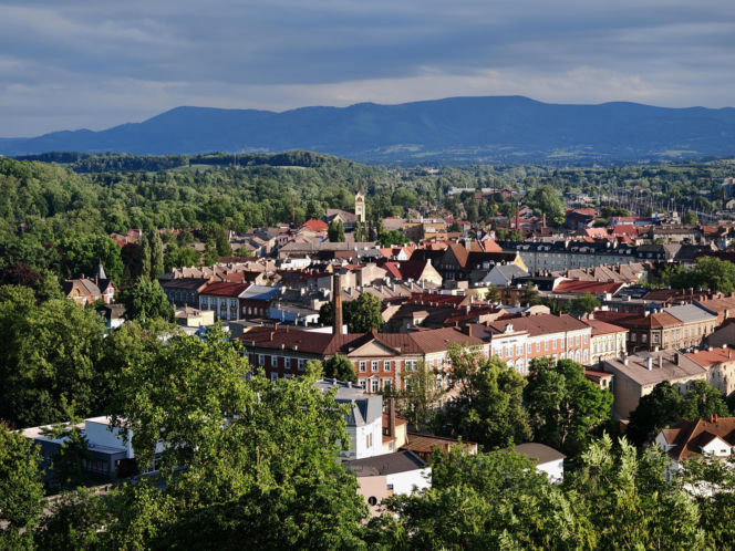 To jedno z najstarszych miast na Śląsku. Jest stolicą historycznej krainy
