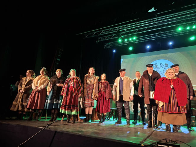 Starachowice tętnią tradycją! Trwa pierwszy Festiwal Kół Gospodyń i Gospodarzy Wiejskich „Lokalne pasje”