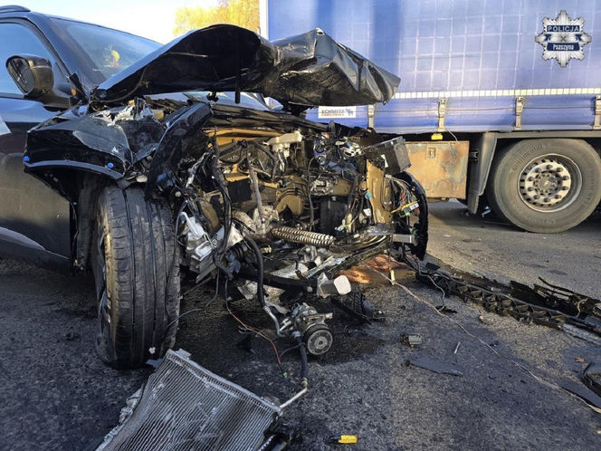 Dramatyczne sceny na DK1 w Pszczynie! 26-letni kierowca w szpitalu po zderzeniu z tirem