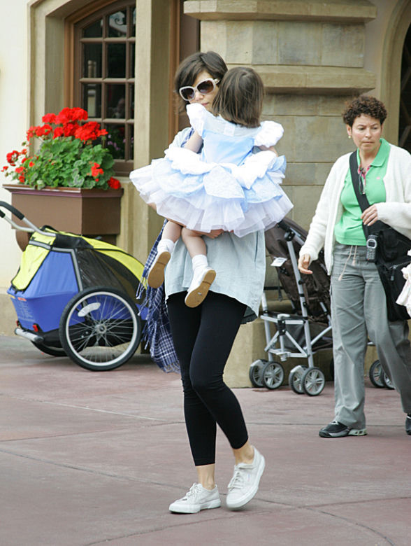 Katie Holmes i Suri