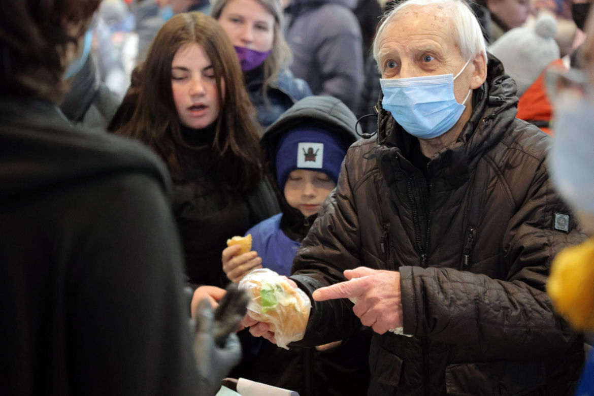 Tłumy uchodźców na Dworcu Centralnym