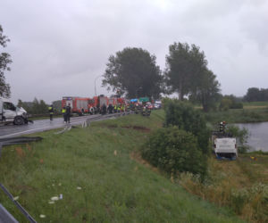 Autobus PKS spadł ze skarpy! 11 osób rannych