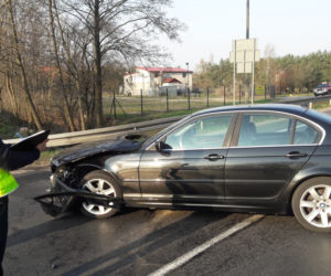 Kolizja z udziałem karetki i samochodu osobowego