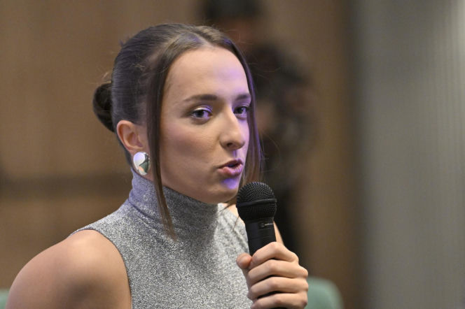 Iga Świątek w odważnych prześwitach eksponuje ciało. Oj, widać bardzo dużo. Drapieżne zdjęcia tenisistki