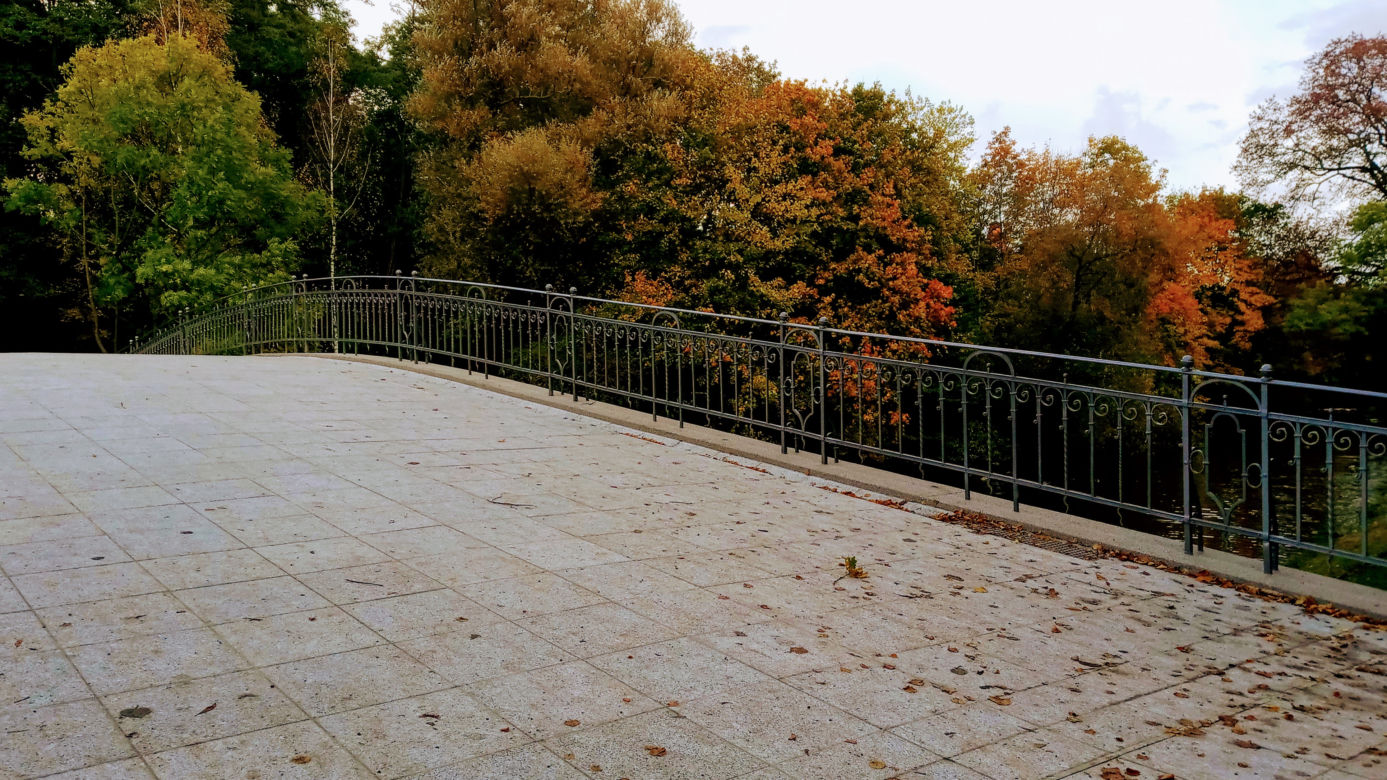 Wyremontowany mostek nad Rusałką