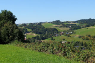 Jej nazwę wyjaśnia lokalna legenda. To jedna z najpiękniejszych wsi w Małopolsce