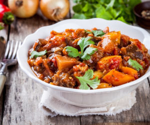 Gulasz warzywny z curry: przepis na proste, bardzo rozgrzewające danie