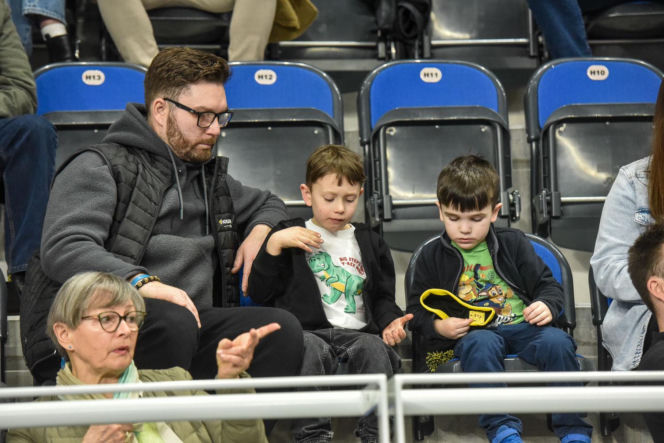 Halowe mistrzostwa Polski w Kujawsko-Pomorskiej Arenie Toruń. Zdjęcia kibiców i zawodników