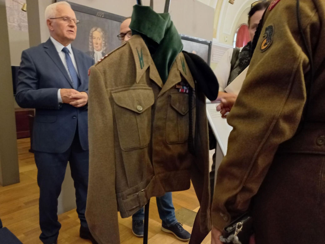 Wojenne pamiatki po Antonim Firleju w Muzuem Okręgowym w Lesznie. Był żołnierzem Dywizji Generała Maczka