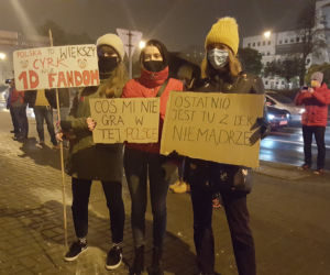 Rewolucja trwa nadal”! Strajk Kobiet znów w Rzeszowie! [ZDJĘCIA, WIDEO]