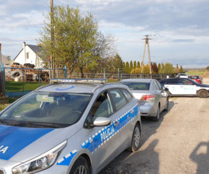 Makabryczne morderstwo w Dąbrówce. Artur C. zasztyletowany przed domem
