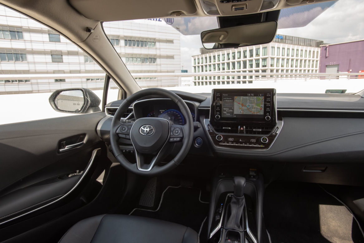 Toyota Corolla Sedan 1.8 Hybrid 122 KM e-CVT