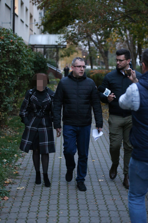 Przemysław Czarnecki opuszcza izbę wytrzeźwień