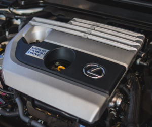 Lexus UX już w polskich salonach