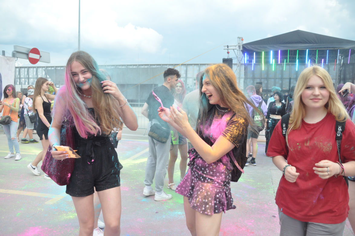 Festiwal kolorów w Kielcach. Szalona zabawa na dachu Galerii Korona