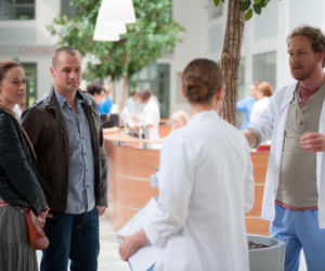 Lekarze 3 sezon odcinek 4 (odc. 30). Maks Keller (Paweł Małaszyński), Alicja (Magdalena Różczka), Jivan (Marcin Perchuć)