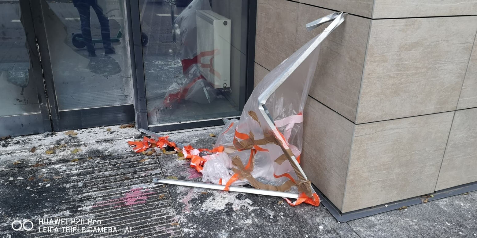 Aborcja. Protesty pod siedzibą PiS w Białymstoku. Ludzie boją się o lokale [ZDJĘCIA]