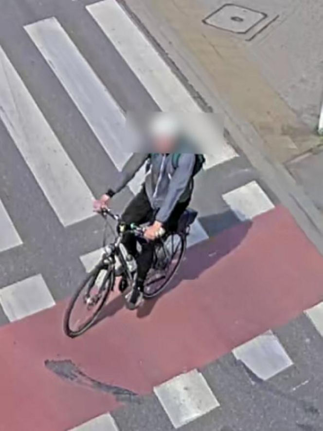 Rowerzysta zaatakował seniorkę