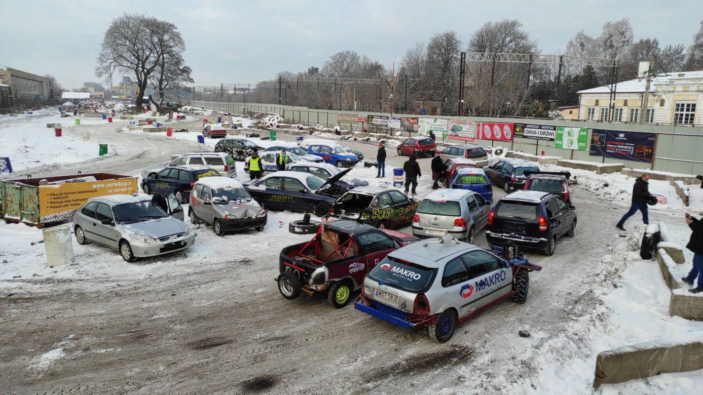 Białystok. Charytatywny Wrak Race Uniwerstal [18.12.2022]