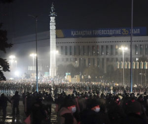 Prezydent przyjął dymisję rządu. Tłumy na ulicach, protesty w Kazachstanie