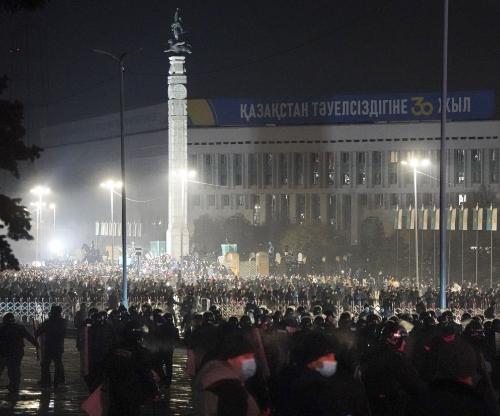Prezydent przyjął dymisję rządu. Tłumy na ulicach, protesty w Kazachstanie
