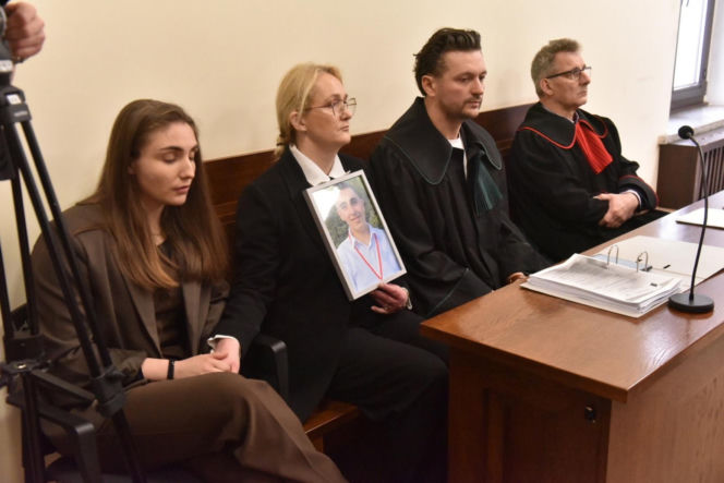 Początek procesu lekarzy oskarżonych o zaniedbania w sprawie śmierci 19‑letniego Olka z Grudziądza