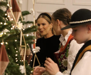 W Pałacu Prezydenckim już święta. Marta Nawrocka z rodziną ubierała choinkę