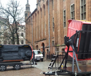 Gorące serca smagane wiatrem. Torunianie grają z WOŚP po raz trzydziesty! [FOTO]