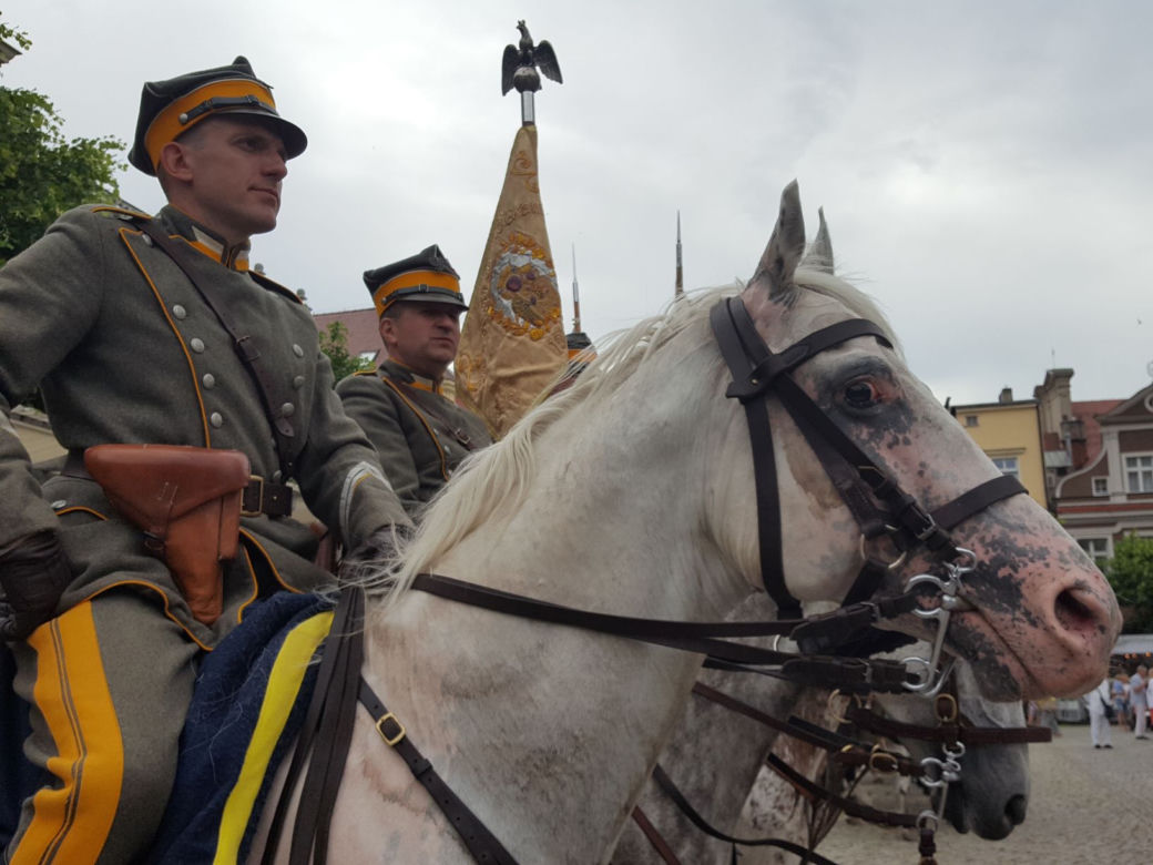 Przybyli ułani... świętować na Rynku w Lesznie