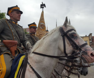 Przybyli ułani... świętować na Rynku w Lesznie